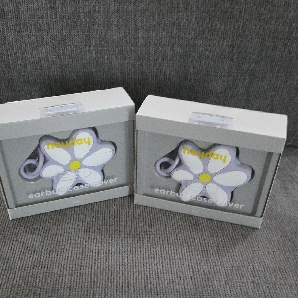 Heyday‎ Floral Earbud Case Cover with White and Yellow Daisy - 2 Pack